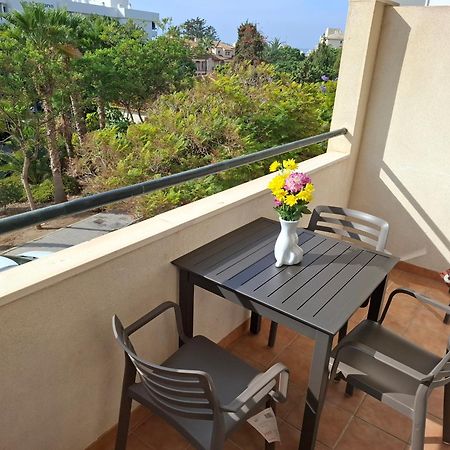 Central 2-Bed Apartment In Estepona Port Екстериор снимка