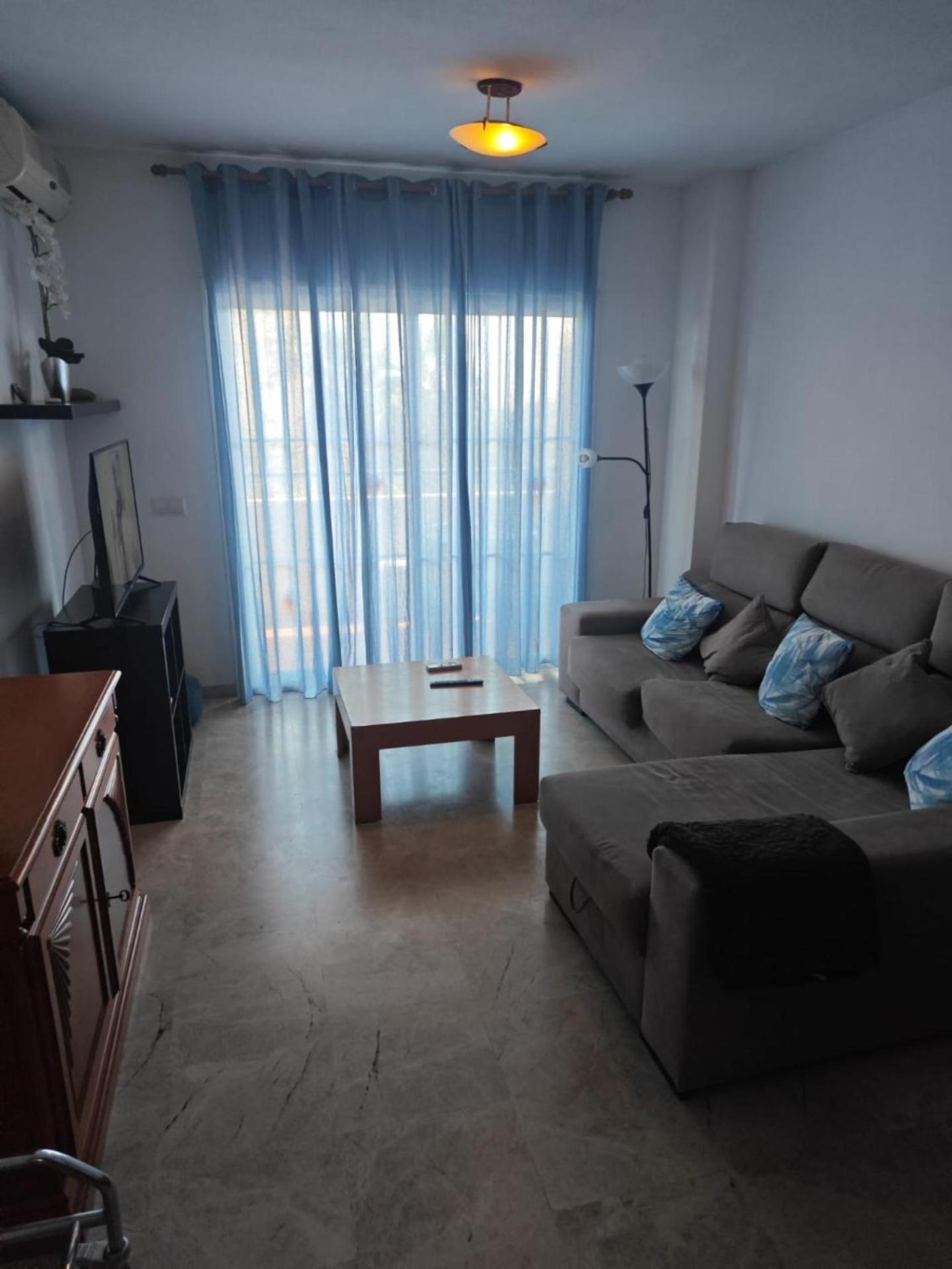Central 2-Bed Apartment In Estepona Port Екстериор снимка